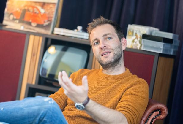 „Interview mit Sänger Josh“.