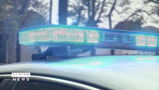 Blaulicht auf dem Dach eines Polizeiautos.