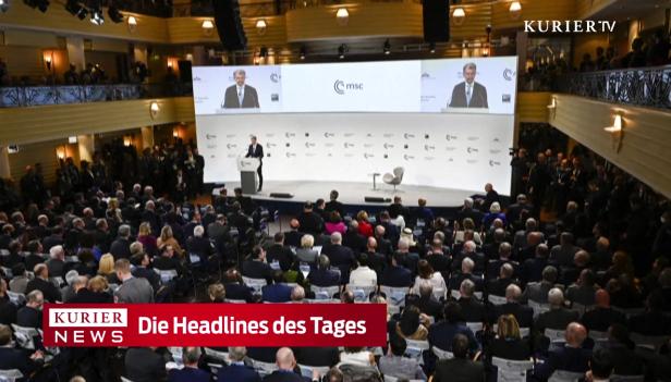 Ein Redner steht auf einer Bühne vor einem großen Publikum bei einer MSC-Veranstaltung.