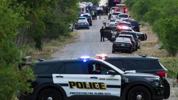 Menschen wurden tot in einem Lastwagenanhänger in San Antonio gefunden.