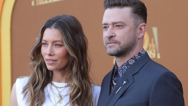 Jessica Biel und Justin Timberlake posieren auf einem Event.