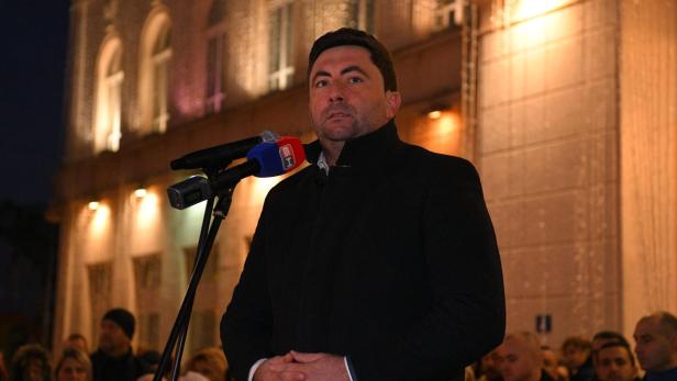 Ljubiša Petrović bei einem öffentlichen Auftritt.