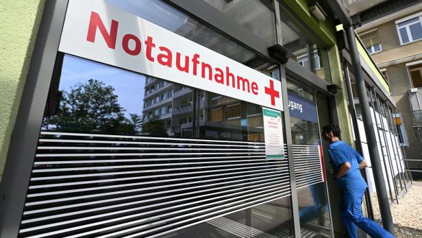 Aufnahme des Eingangsbereichs einer Notfallambulanz.