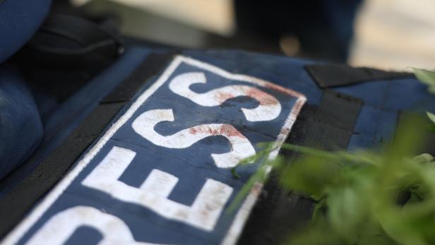 Beerdigung des syrischen Fotojournalisten Anas al-Kharboutl in Idlib.