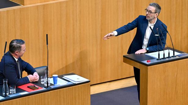 Nationalrat-Sondersitzung mit Regierungserklärung: Kickl (FPÖ), Babler (SPÖ).