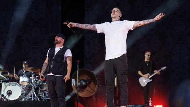 Seiler und Speer geben ein Konzert.