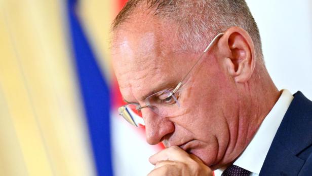 Innenminister Karner bei einer Pressekonferenz zum Thema Asylbilanz 2025.