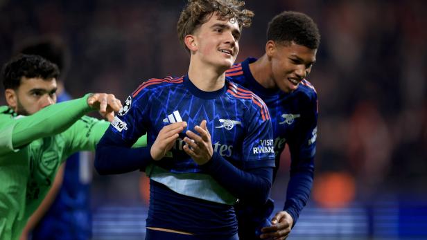 Arsenal bleibt im Spitzenfeld