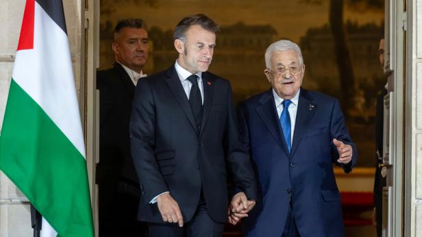 French President Emmanuel Macron and Palestinian President Abbas attend a joint press conference, in Paris