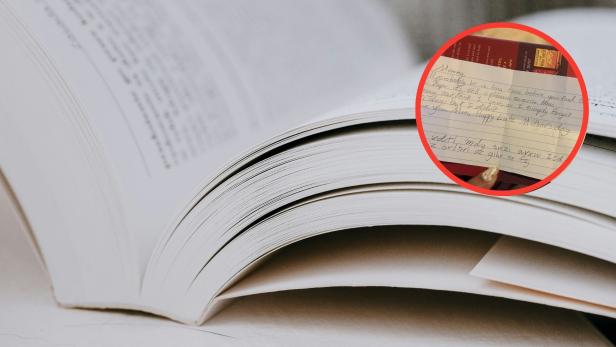 Ein aufgeklapptes Buch