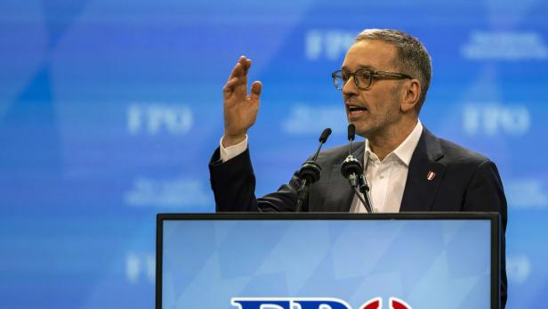 Herbert Kickl am Rednerpult.