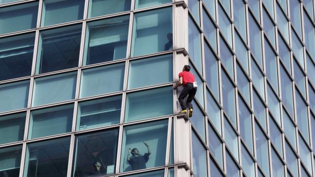 Climber Alex Honnold free soloing Taipei 101 Skyscraper