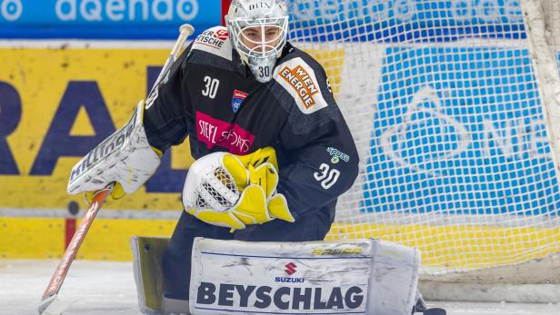 Capitals-Tormann Wraneschitz wehrt einen Schuss auf sein Tor ab.