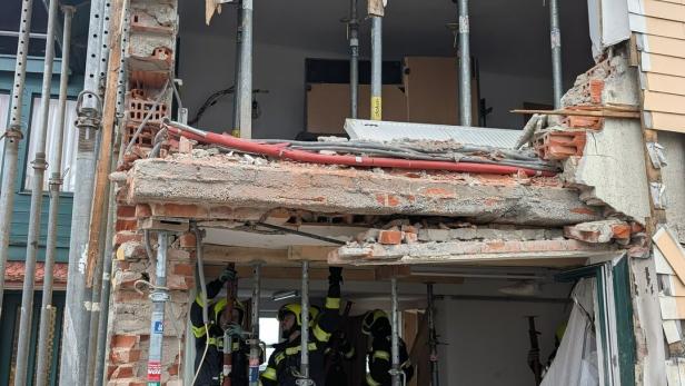 Schwer beschädigtes Wohnhaus 