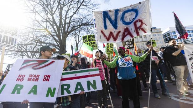 Protest against the US and Israeli bombing of Iran outside White House
