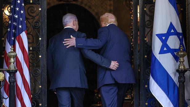 US-PRESIDENT-TRUMP-MEETS-WITH-ISRAELI-PM-NETANYAHU-AT-HIS-PALM-B