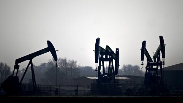 ++ THEMENBILD ++ IRAN-KRIEG MACHT ÖL TEURER - ERDÖLPUMPE