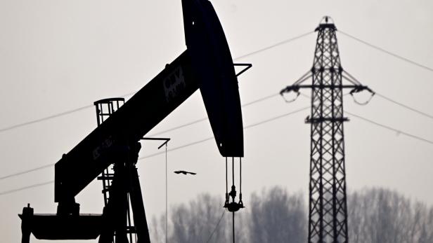 ++ THEMENBILD ++ IRAN-KRIEG MACHT ÖL TEURER - ERDÖLPUMPE