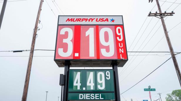 US-OIL-JUMPS-ABOVE-$100-PER-BARREL-AS-WAR-IN-IRAN-CONTINUES