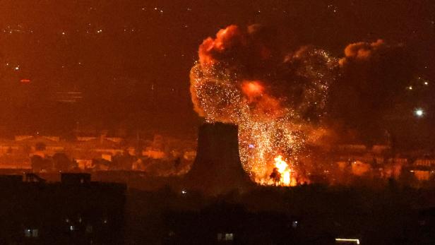 Eine Explosion bei einem Kraftwerk, Feuer