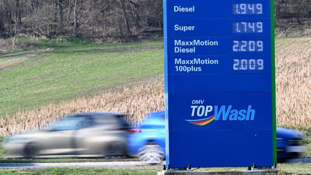 ++ THEMENBILD ++ TANKSTELLE / SPRITPREIS / BENZIN / DIESEL / ENERGIE