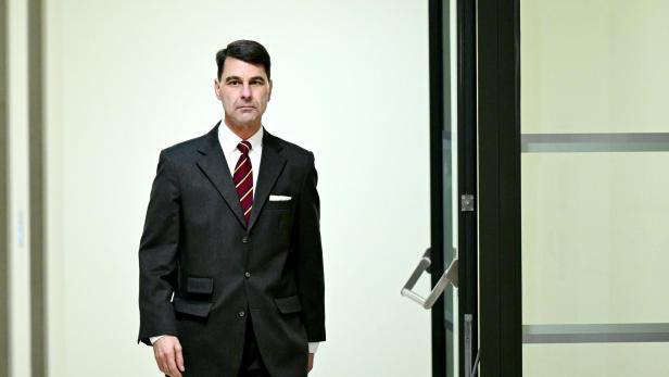 Ex-Außenamts-Generalsekretär Johannes Peterlik am Landesgericht Wien