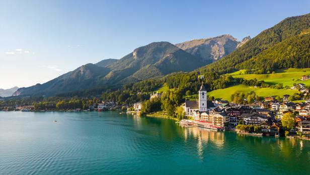 Beautiful aerial view of the popular village of Sankt Wolfgang im Salzkammergut. Alpine mountains, church and Wolfgangsee. Upper Austria, Salzburg.