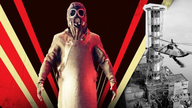 Person in Strahlenschutzanzug und Schwarz-Weiß-Foto vom Reaktor in Tschernobyl 