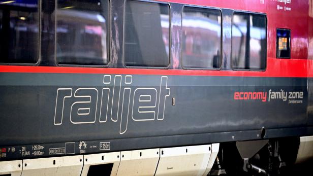 ++ THEMENBILD ++ ÖBB / BAHN / ZUG / EISENBAHN / VERKEHR / ÖFFENTLICHE VERKEHRSMITTEL