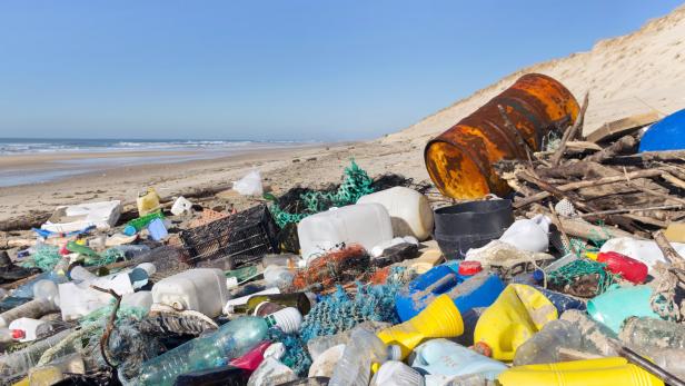 beach pollution, plastic and waste from ocean