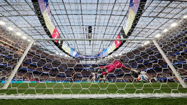 FOI-SOC-SPO-WCS-IR-IRAN-V-NEW-ZEALAND:-GROUP-G-FIFA-WORLD-CUP