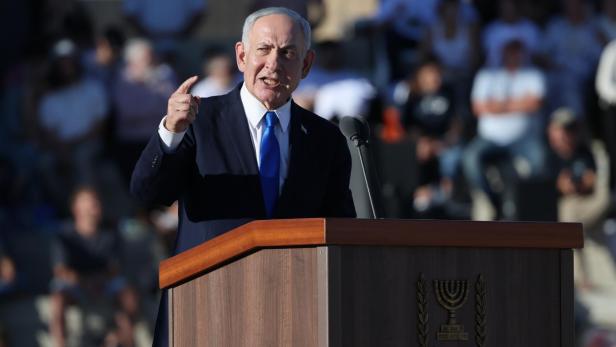 Benjamin Netanyahu spricht bei der Abschlussfeier eines Offizierslehrgangs 