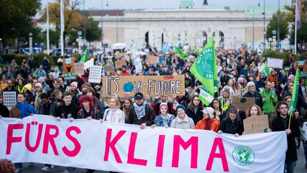 GROSSSTREIK FRIDAYS FOR FUTURE "KLIMASCHUTZGESETZ - WENN DANN RICHTIG!"