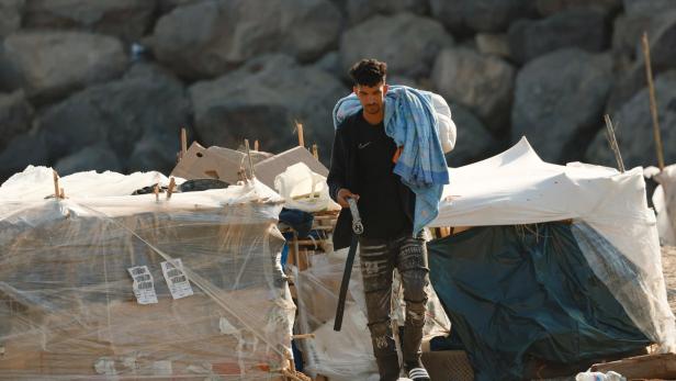 Spanish police evicts migrants from Ceuta beach camp, moves them to shelters