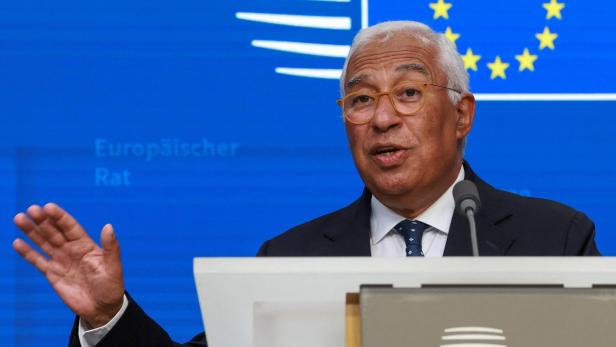 António Costa spricht vor dem Logo des Europäischen Rates.