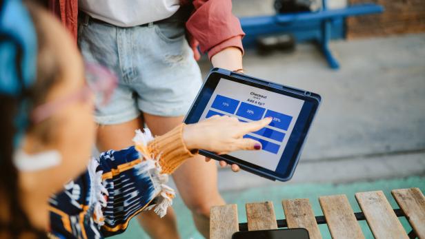 adding tip via digital tablet payment app in LA, Calilfornia