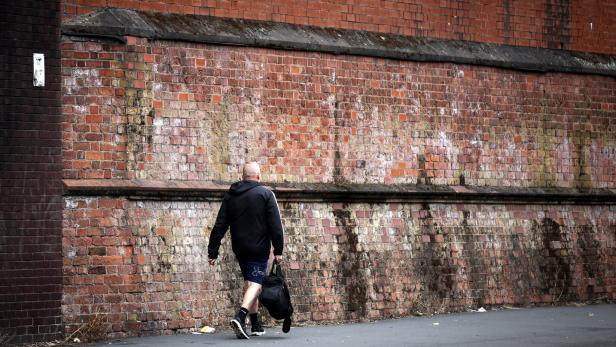 More than 1,700 prisoners released early amidst prison overcrowding in England and Wales