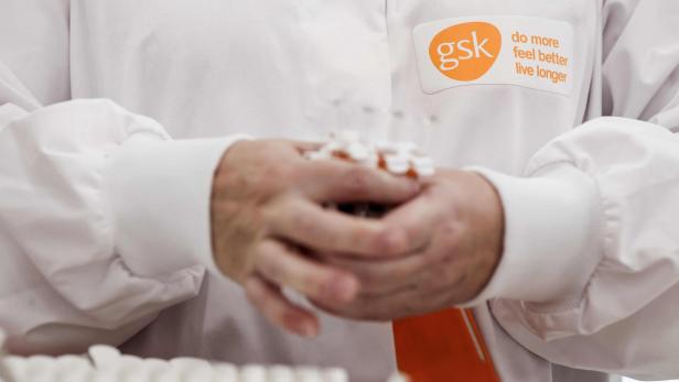 FILES-BELGIUM-BRITAIN-ECONOMY-PHARMACEUTICAL-GSK-EARNINGS