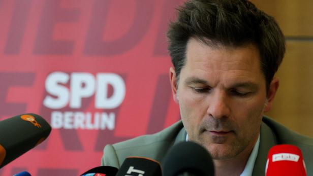 Steffen Krach, SPD top candidate for the Berlin state elections, holds a press conference, in Berlin