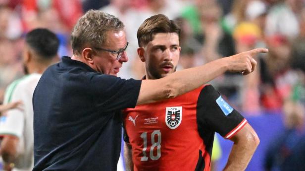 Romano Schmid mit Teamchef Rangnick
