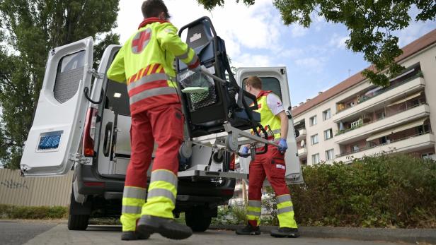 ++ THEMENBILD ++ ZIVILDIENST/WEHRDIENSTREFORM/ROTES KREUZ/GESUNDHEIT/RETTUNG