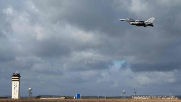 FILES-GERMANY-US-AIRBASE-PLANE CRASH