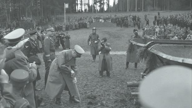 Autobahn, Spatenstich. Adolf Hitler, Walserberg, 1938