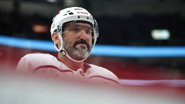 HKN-SPO-WASHINGTON-CAPITALS-V-CAROLINA-HURRICANES