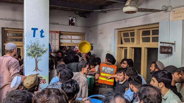 PAKISTAN-ACCIDENT-SCHOOL