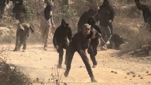 Israeli settlers attack a journalist in West Bank