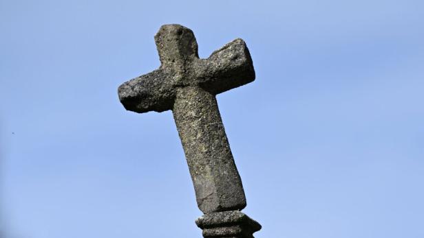 ++ THEMENBILD ++ KARFREITAG / OSTERN / KREUZ / CHRISTENTUM / GLAUBE / RELIGION / KATHOLISCHE KIRCHE / RELIGIÖSE FEIERTAGE