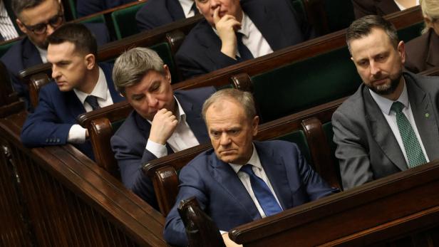 Polish FM Sikorski speaks on foreign policy at parliament in Warsaw