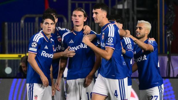Como gewann gegen Manchester United