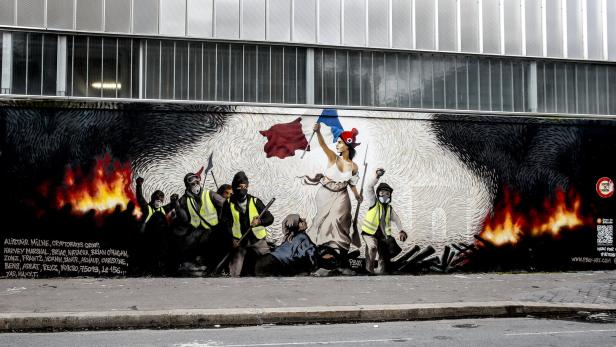 Graffiti zu Ehren der Gelbwesten in Paris